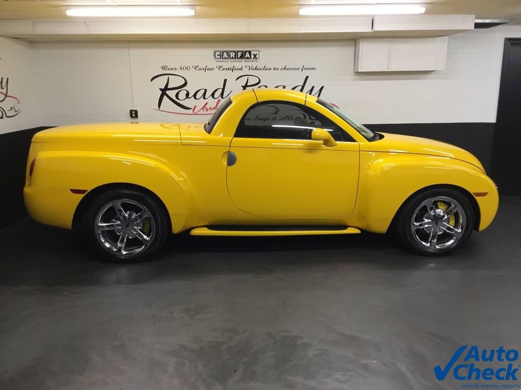 Used 2003 Chevrolet SSR w/ Preferred Equipment Group RWD image 12