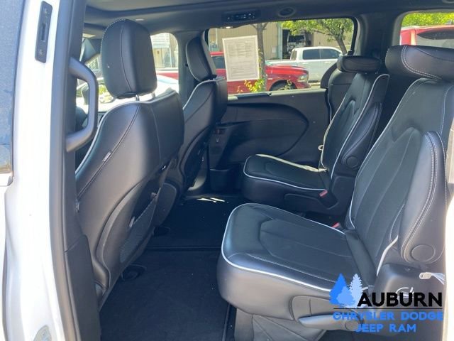 Used 2026 Chrysler Pacifica Limited FWD image 21
