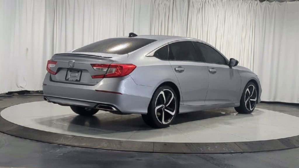 Used 2021 Honda Accord Sport image 9