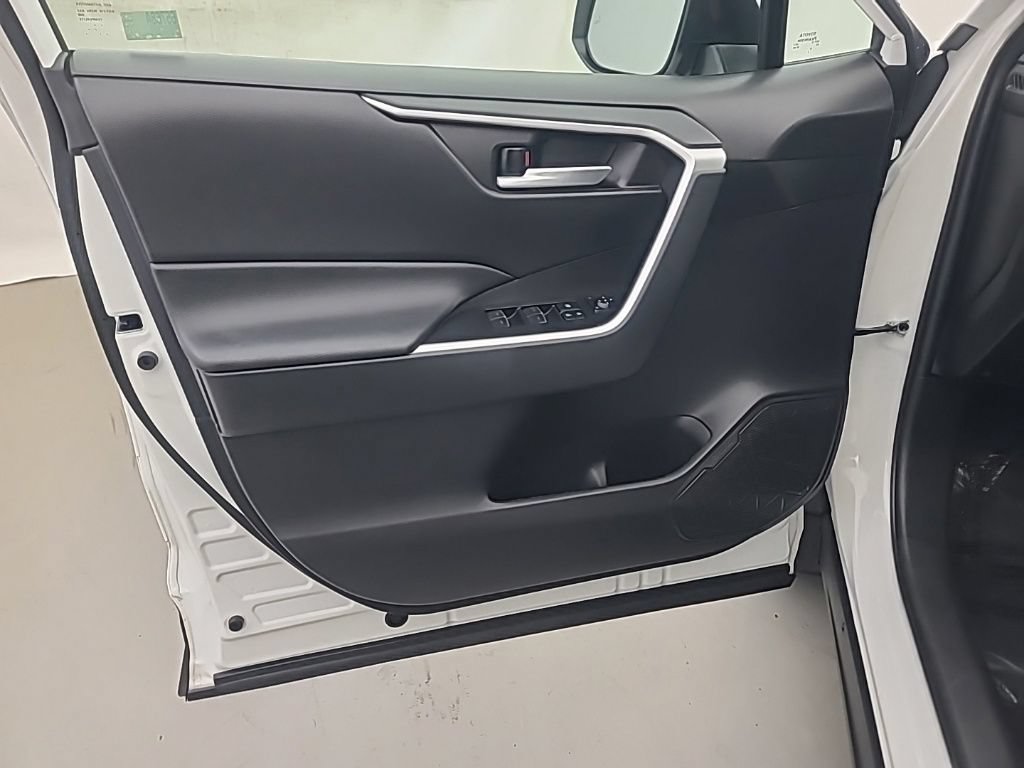 Used 2023 Toyota RAV4 XLE AWD/4WD image 23