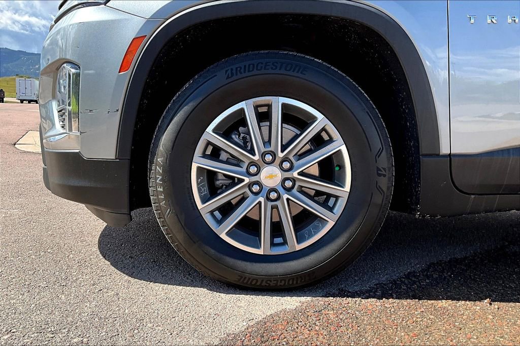 Used 2023 Chevrolet Traverse LT image 38