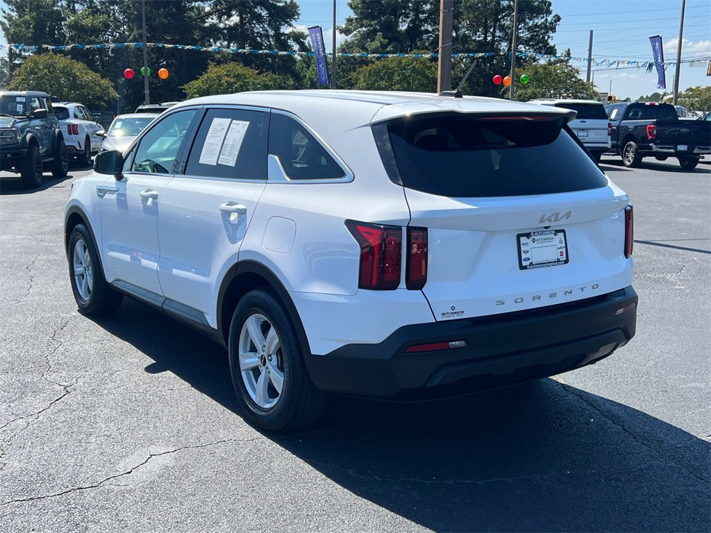 Used 2022 Kia Sorento LX image 5