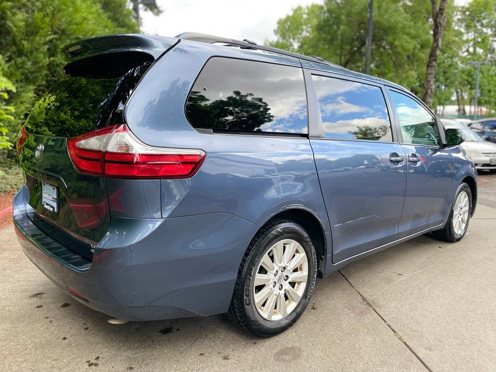 Used 2015 Toyota Sienna LE AWD/4WD image 4