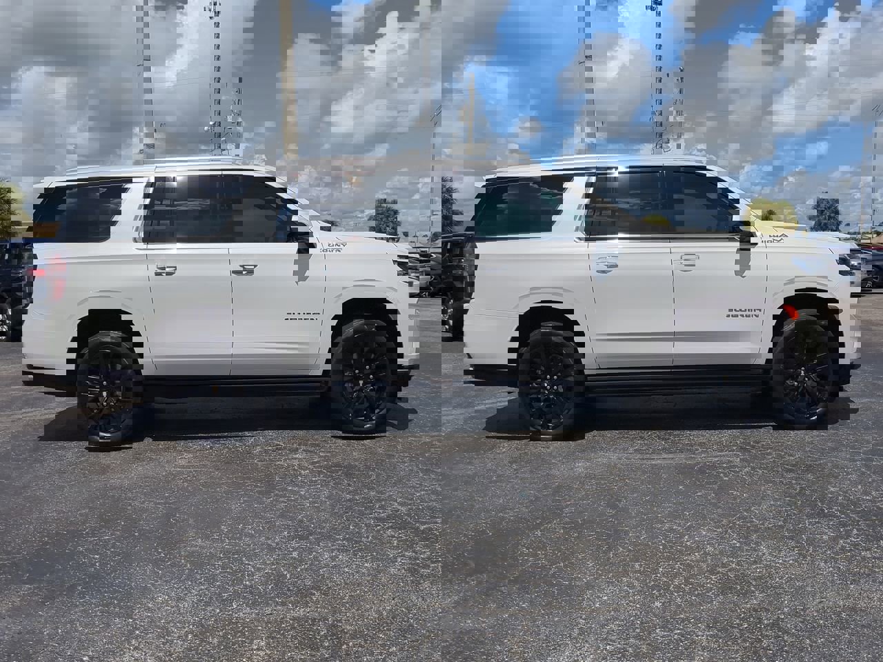 Used 2024 Chevrolet Suburban High Country image 3