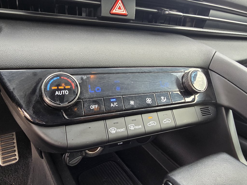 Used 2025 Hyundai Elantra Sport FWD image 22