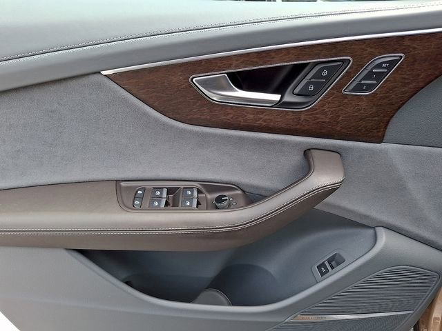 Used 2024 Audi Q8 Prestige image 12