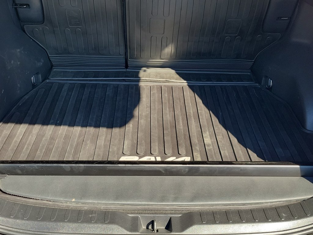 Used 2021 Toyota RAV4 XLE w/ Carpet Mat Package (TMS) FWD image 11
