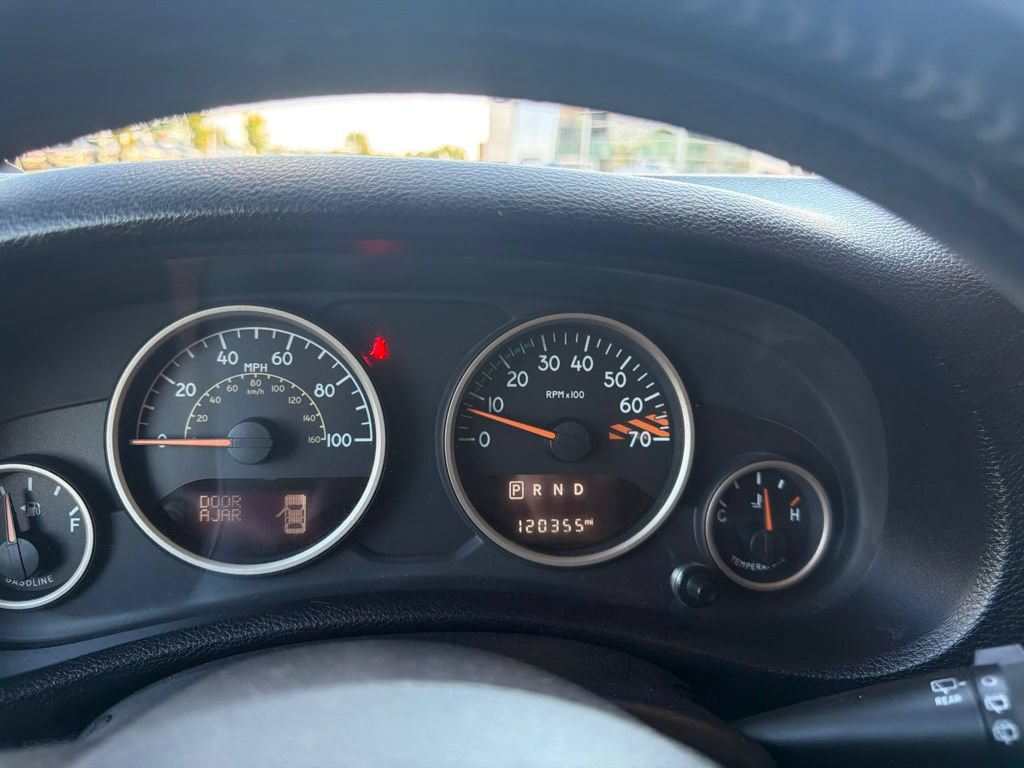 Used 2017 Jeep Wrangler Sahara AWD/4WD image 10