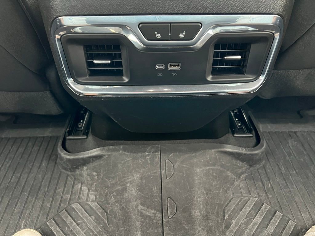 Used 2024 Chevrolet Silverado 3500 High Country w/ High Country Premium Package image 23