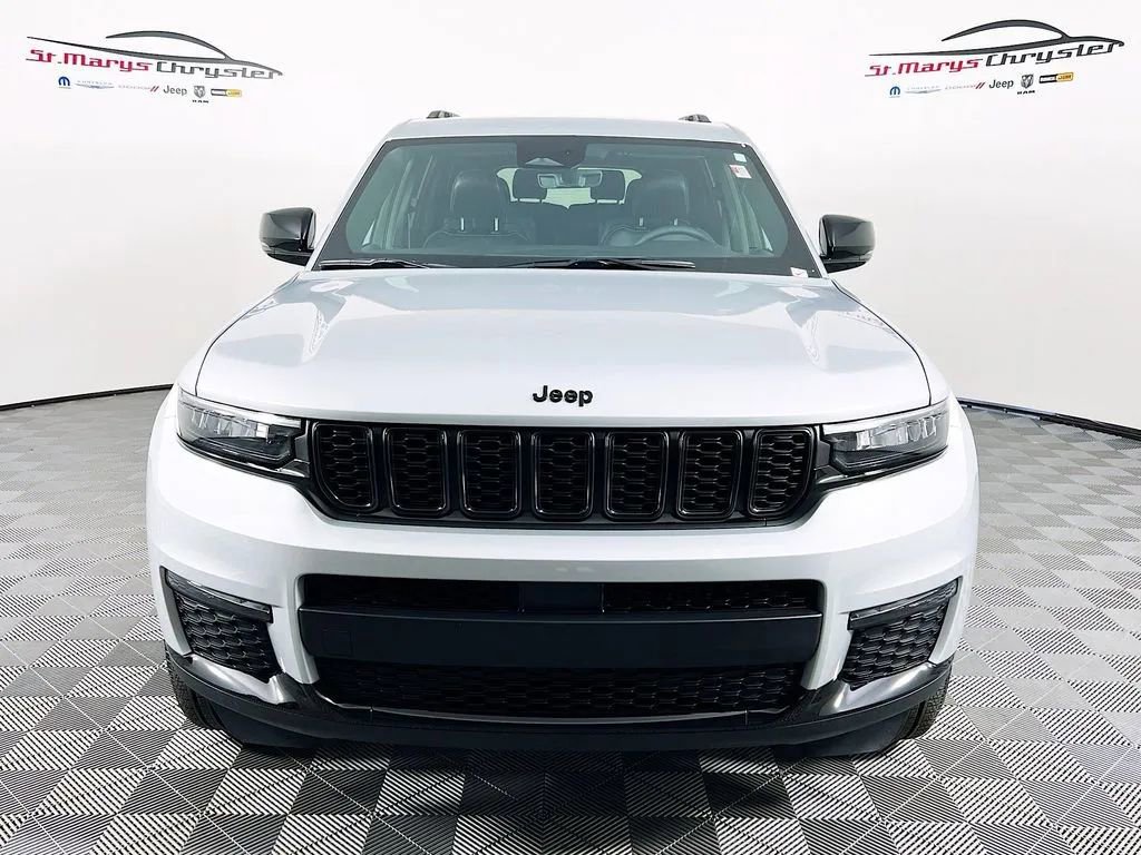 Used 2025 Jeep Grand Cherokee L Limited w/ Black Appearance Package image 3