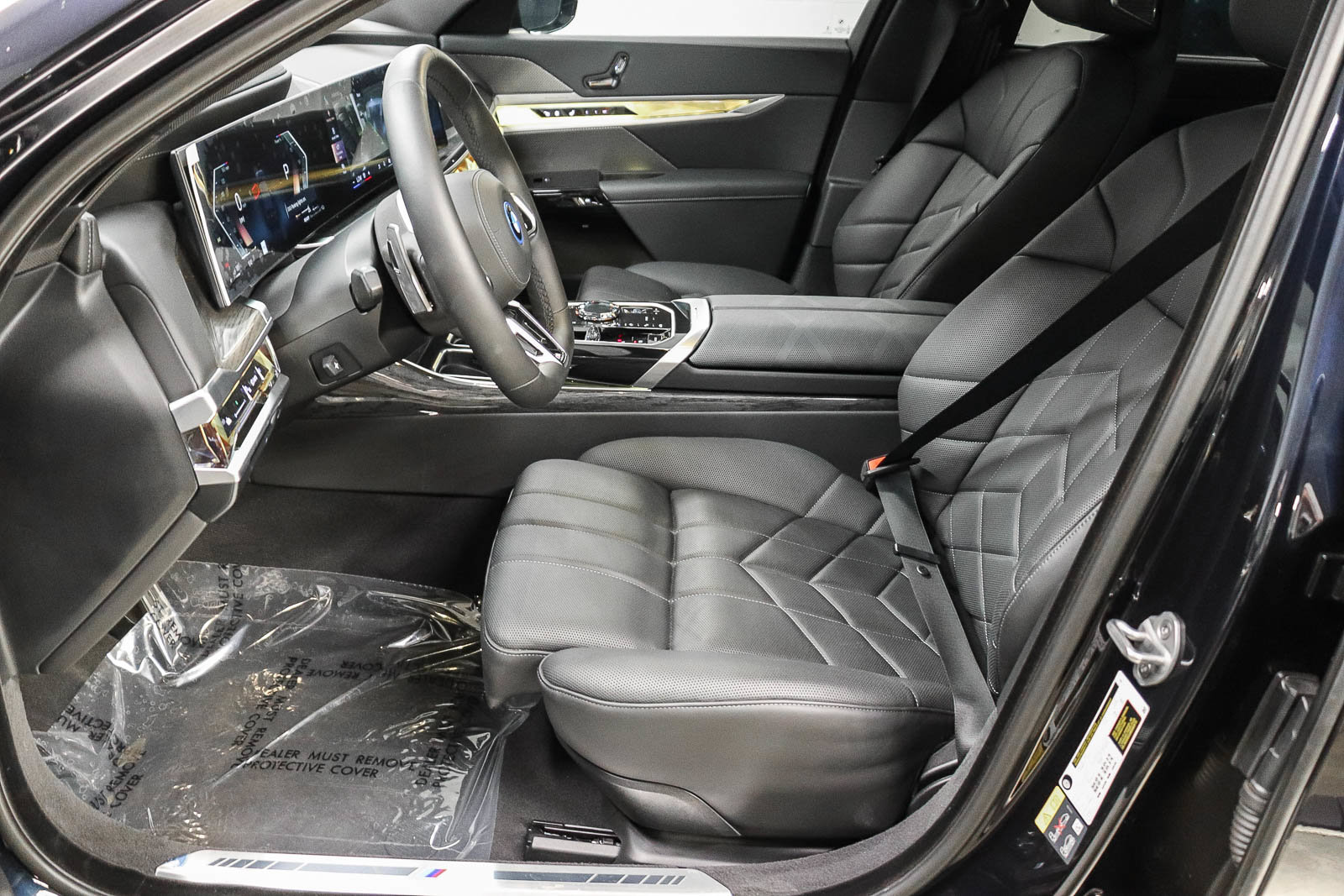 Used 2026 BMW 750e xDrive w/ Executive Package AWD/4WD image 17