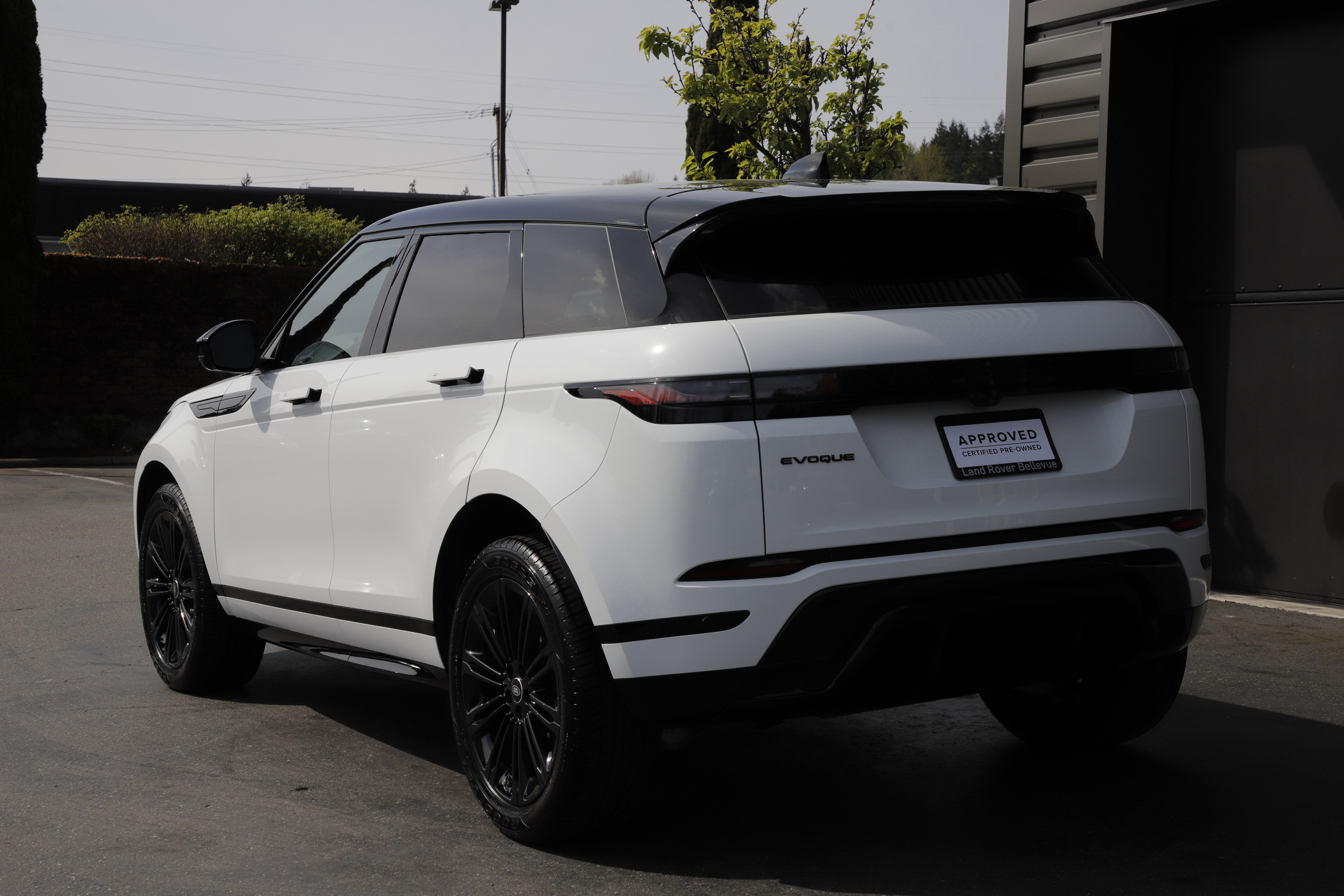 Certified 2025 Land Rover Range Rover Evoque Dynamic SE image 4