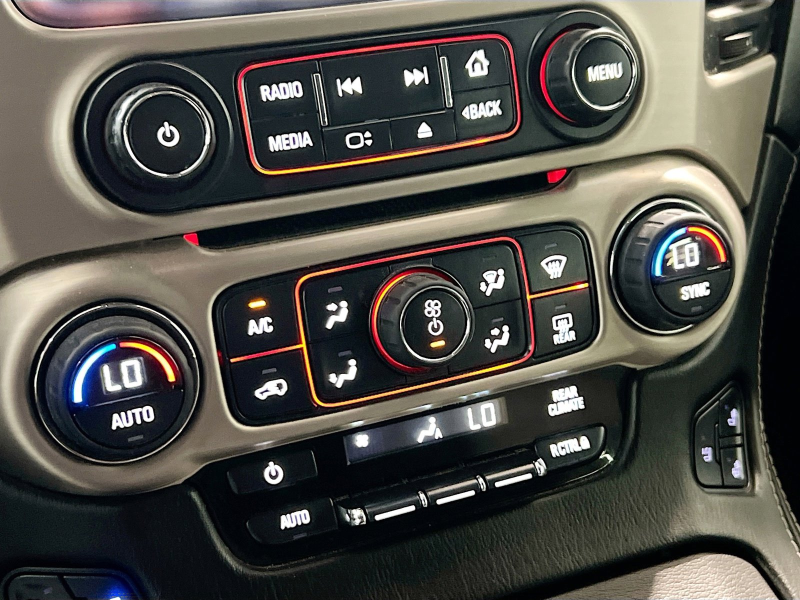 Used 2015 GMC Yukon XL Denali image 12