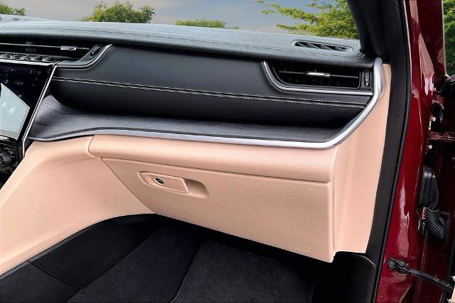 Used 2024 Jeep Grand Cherokee Limited AWD/4WD image 16