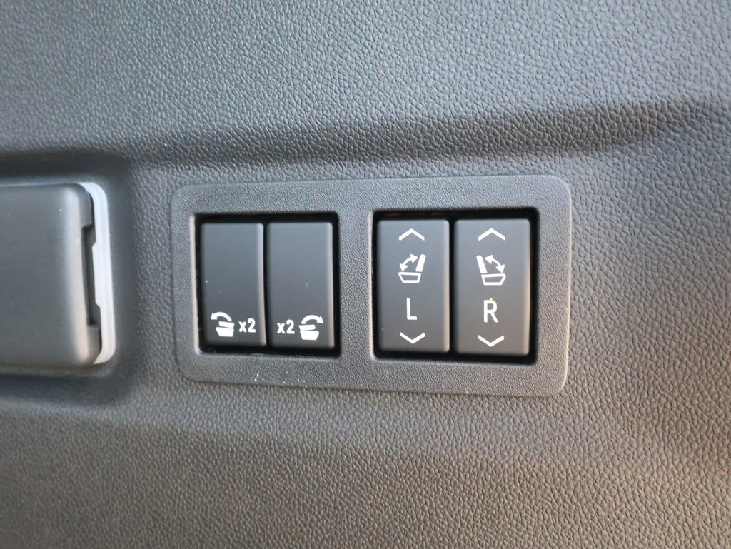 New 2026 GMC Yukon XL Denali w/ Advanced Technology Package image 37