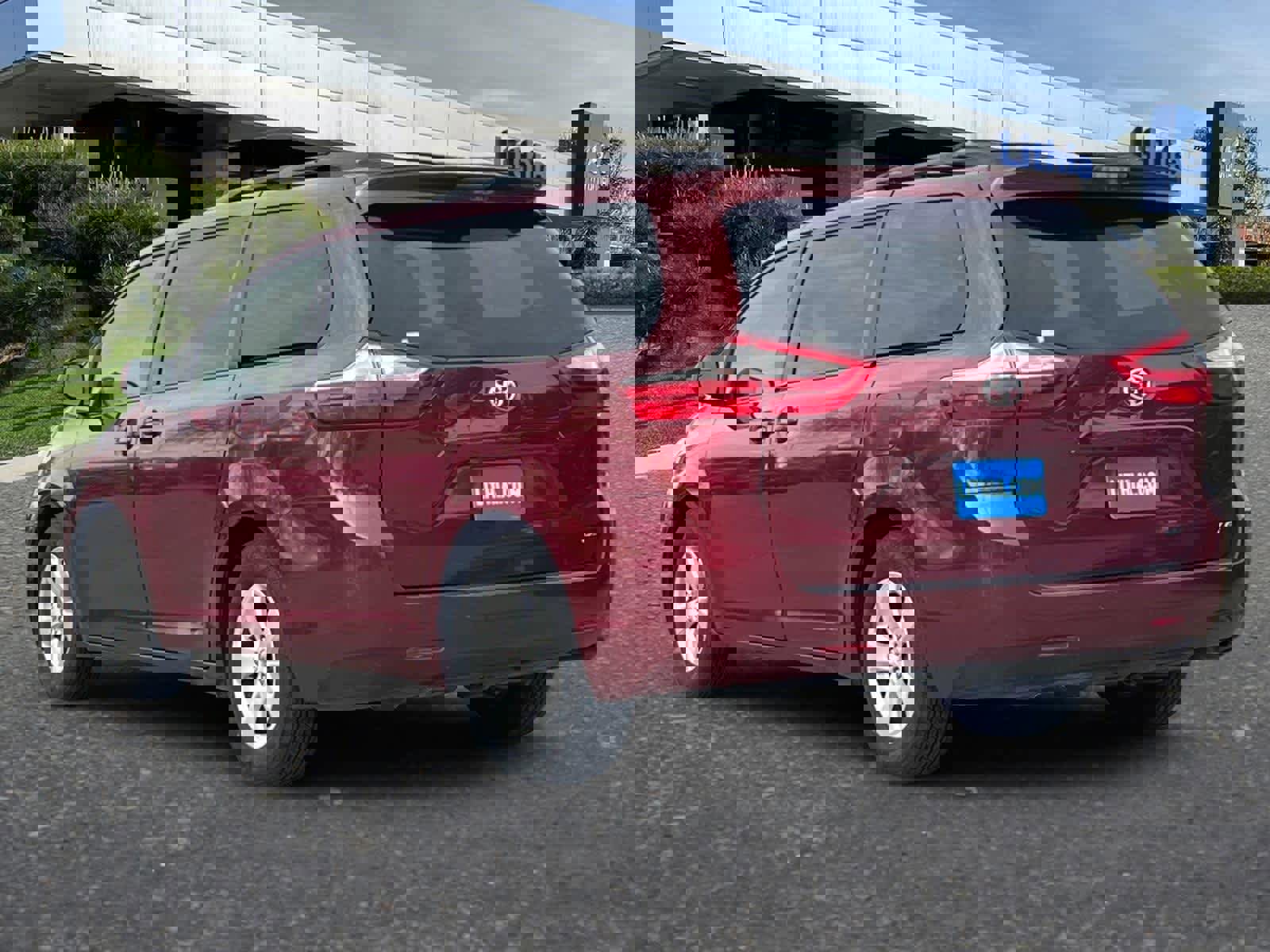 Used 2017 Toyota Sienna LE image 7