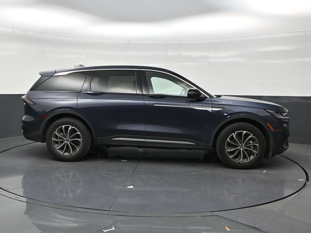 Used 2024 Lincoln Nautilus Premier AWD/4WD image 6