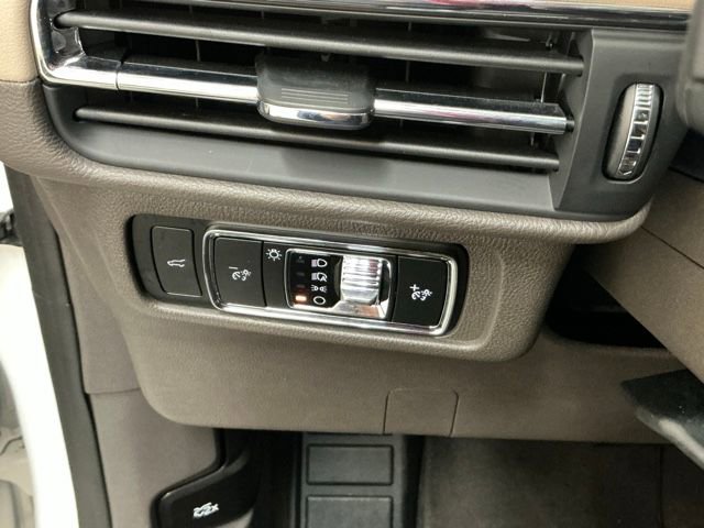 Used 2023 Lincoln Corsair Reserve image 18