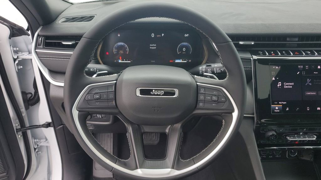 New 2025 Jeep Grand Cherokee Altitude image 30