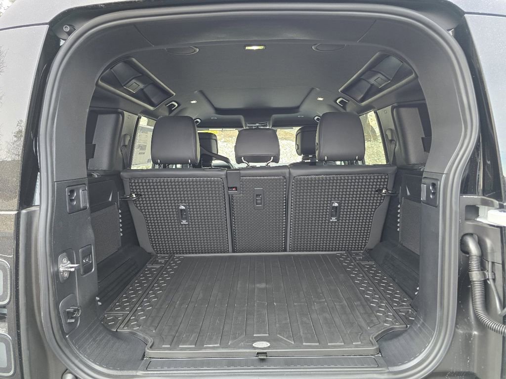 New 2026 Land Rover Defender 110 X-Dynamic SE AWD/4WD image 30