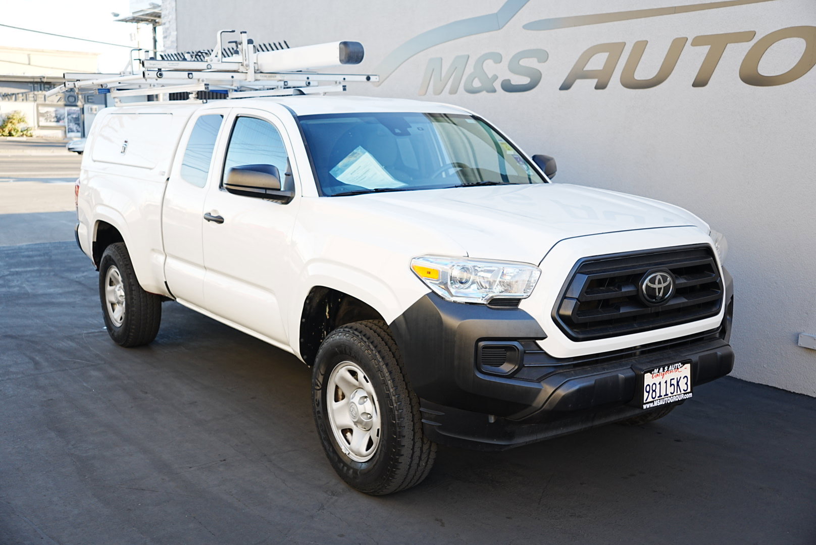 Used 2022 Toyota Tacoma SR image 3