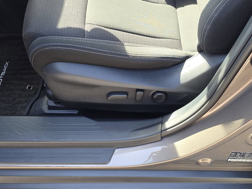 Used 2023 Subaru Outback Premium AWD/4WD image 17
