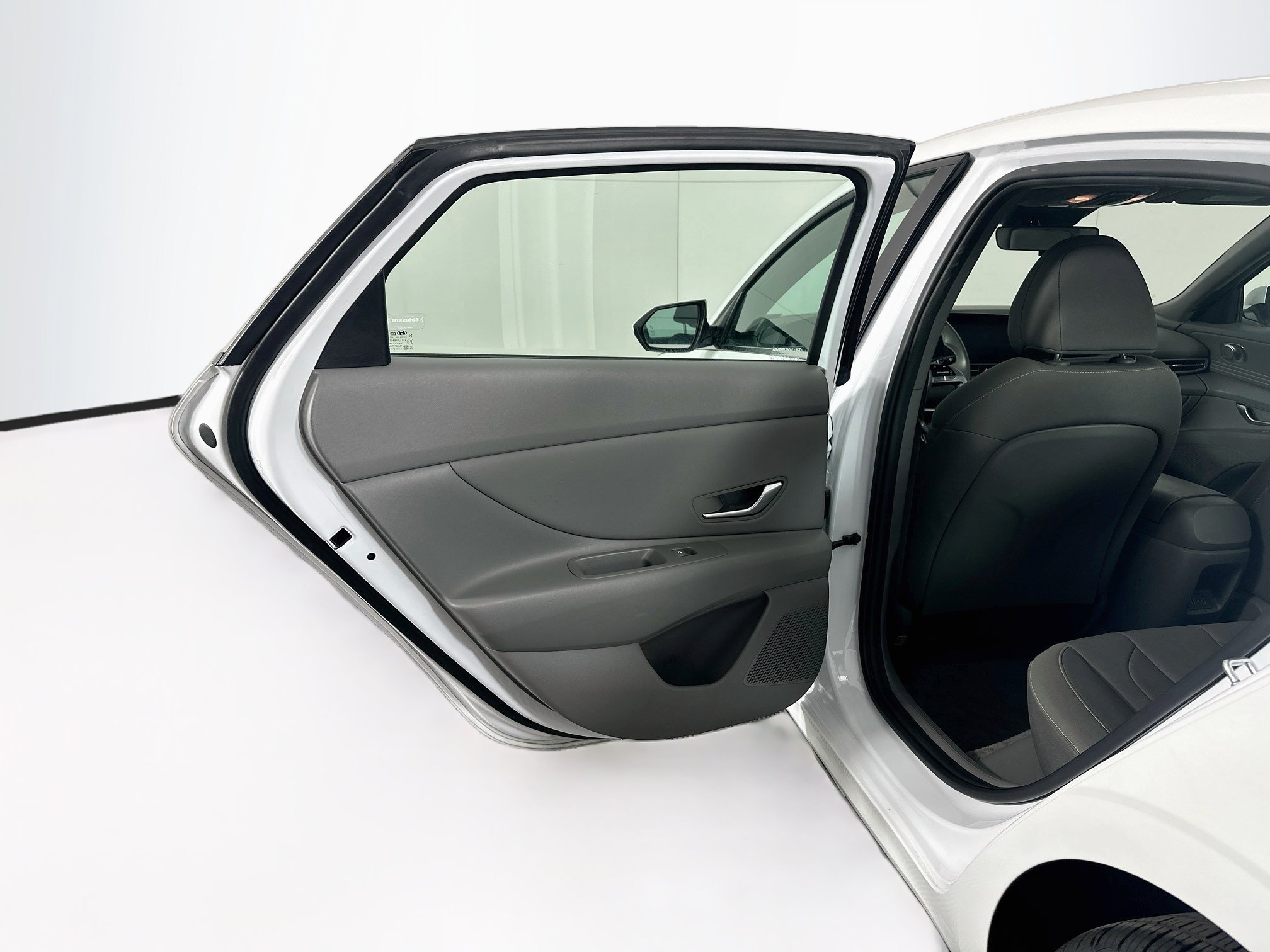 Used 2025 Hyundai Elantra SEL FWD image 28