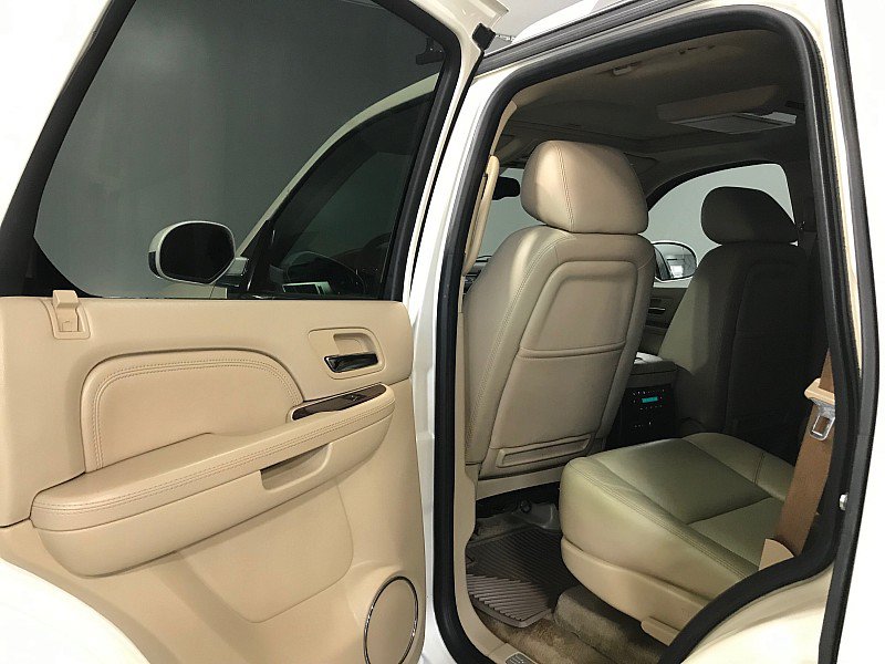 Used 2010 Cadillac Escalade Premium AWD/4WD image 17