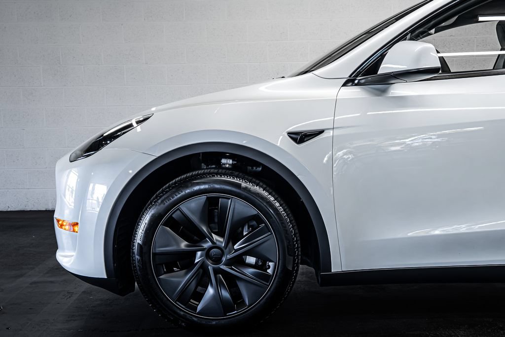 Used 2025 Tesla Model Y Long Range RWD image 12