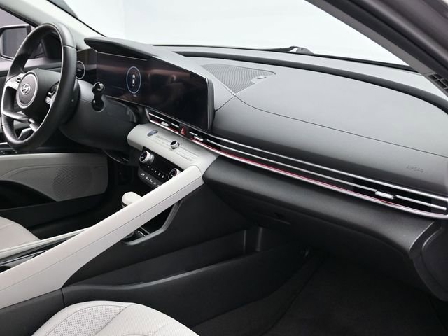 Used 2023 Hyundai Elantra Limited image 29