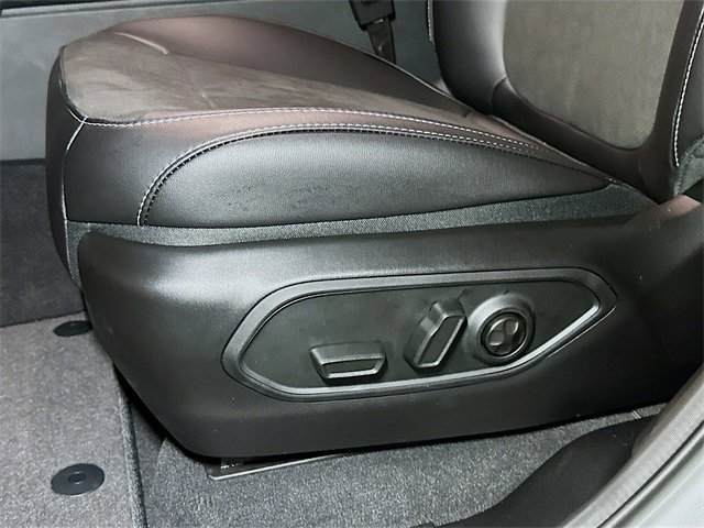 New 2025 Jeep Grand Cherokee Altitude image 13