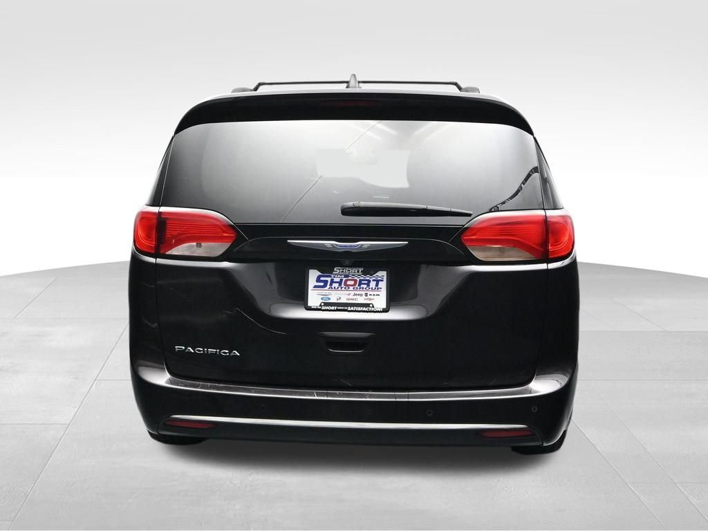 Used 2018 Chrysler Pacifica Touring-L FWD image 4