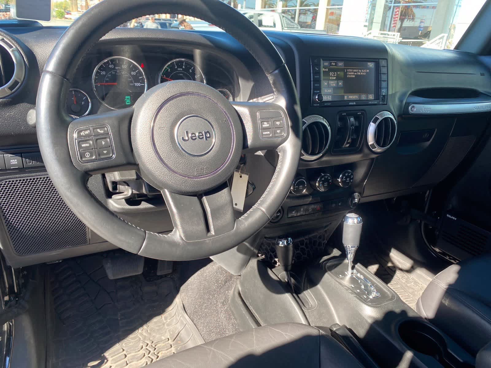 Used 2017 Jeep Wrangler Unlimited Rubicon w/ Connectivity Group AWD/4WD image 12