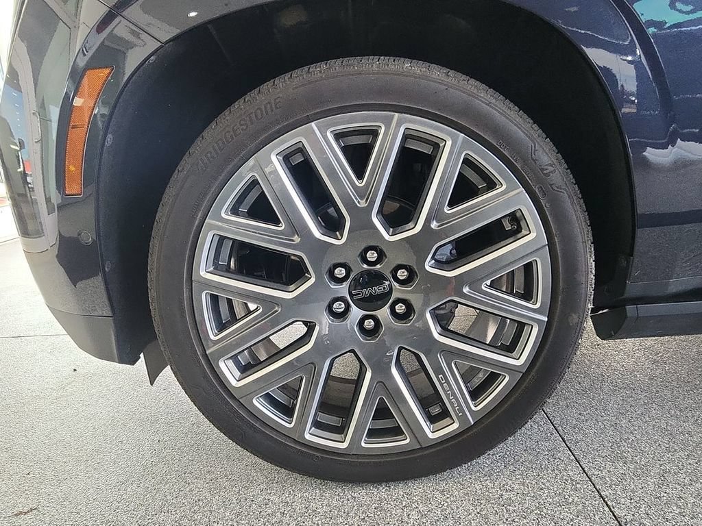 Certified 2025 GMC Yukon Denali Ultimate AWD/4WD image 33