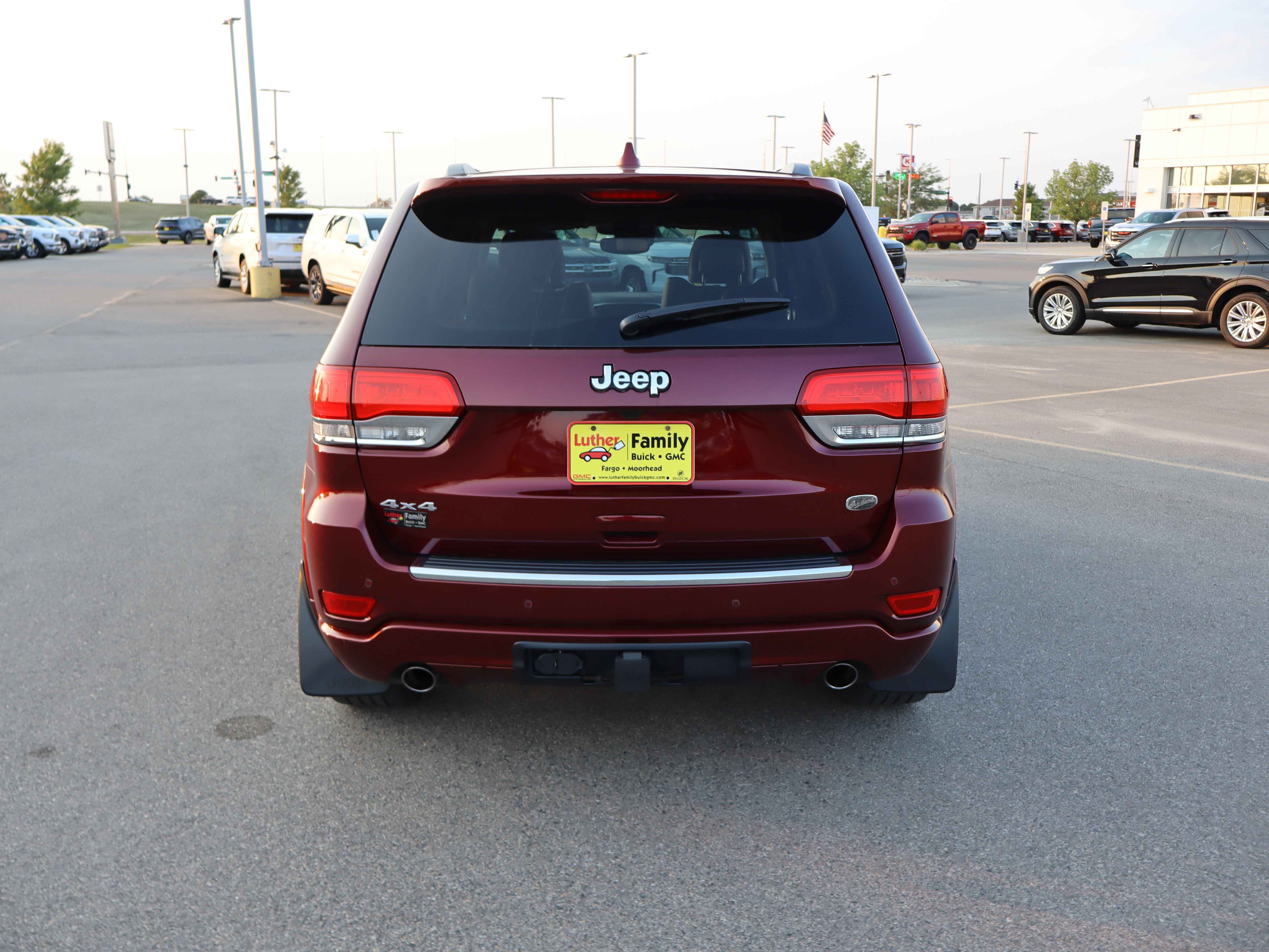 Used 2018 Jeep Grand Cherokee Overland AWD/4WD image 6