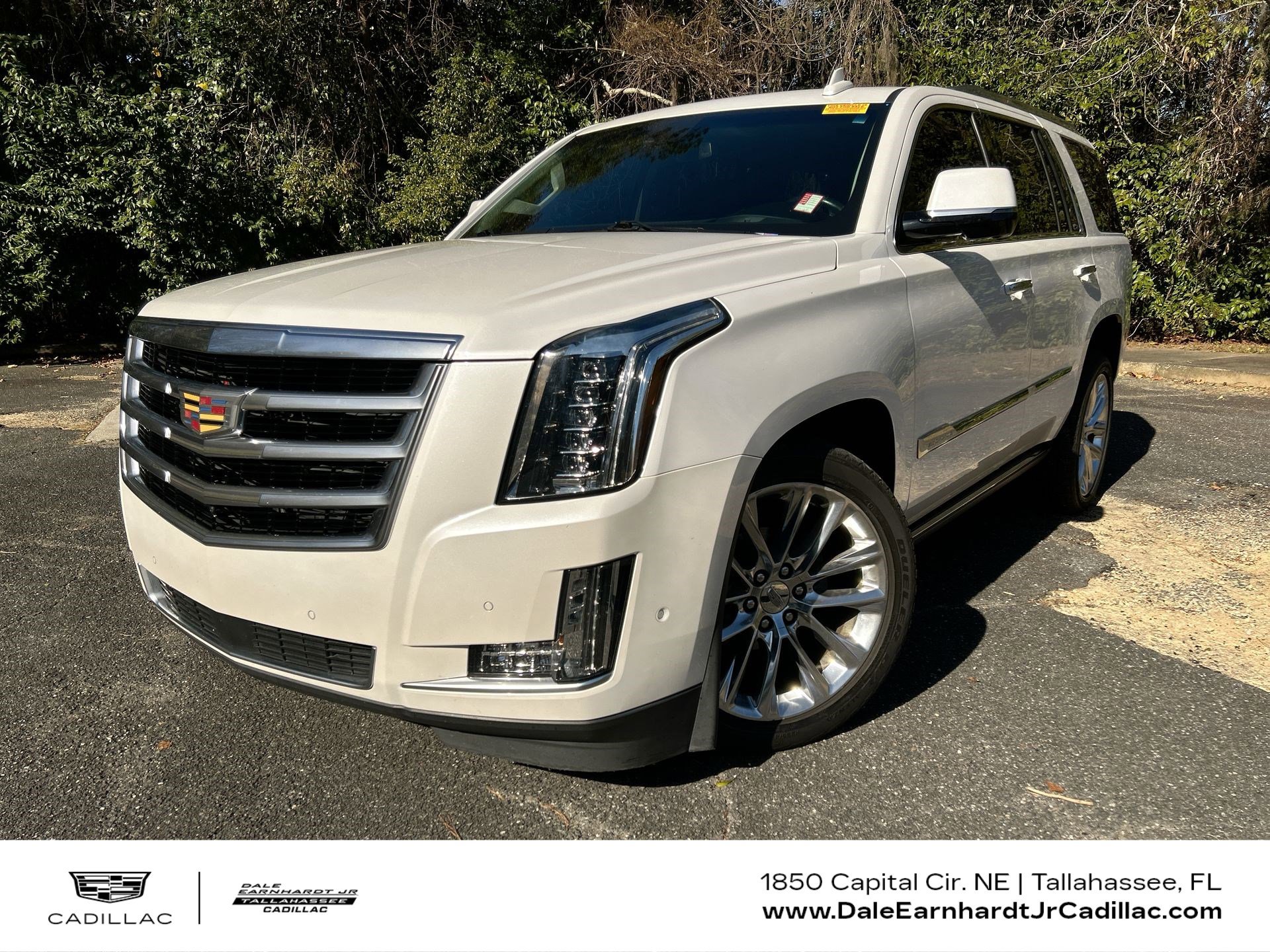 Used 2017 Cadillac Escalade Premium Luxury image 1