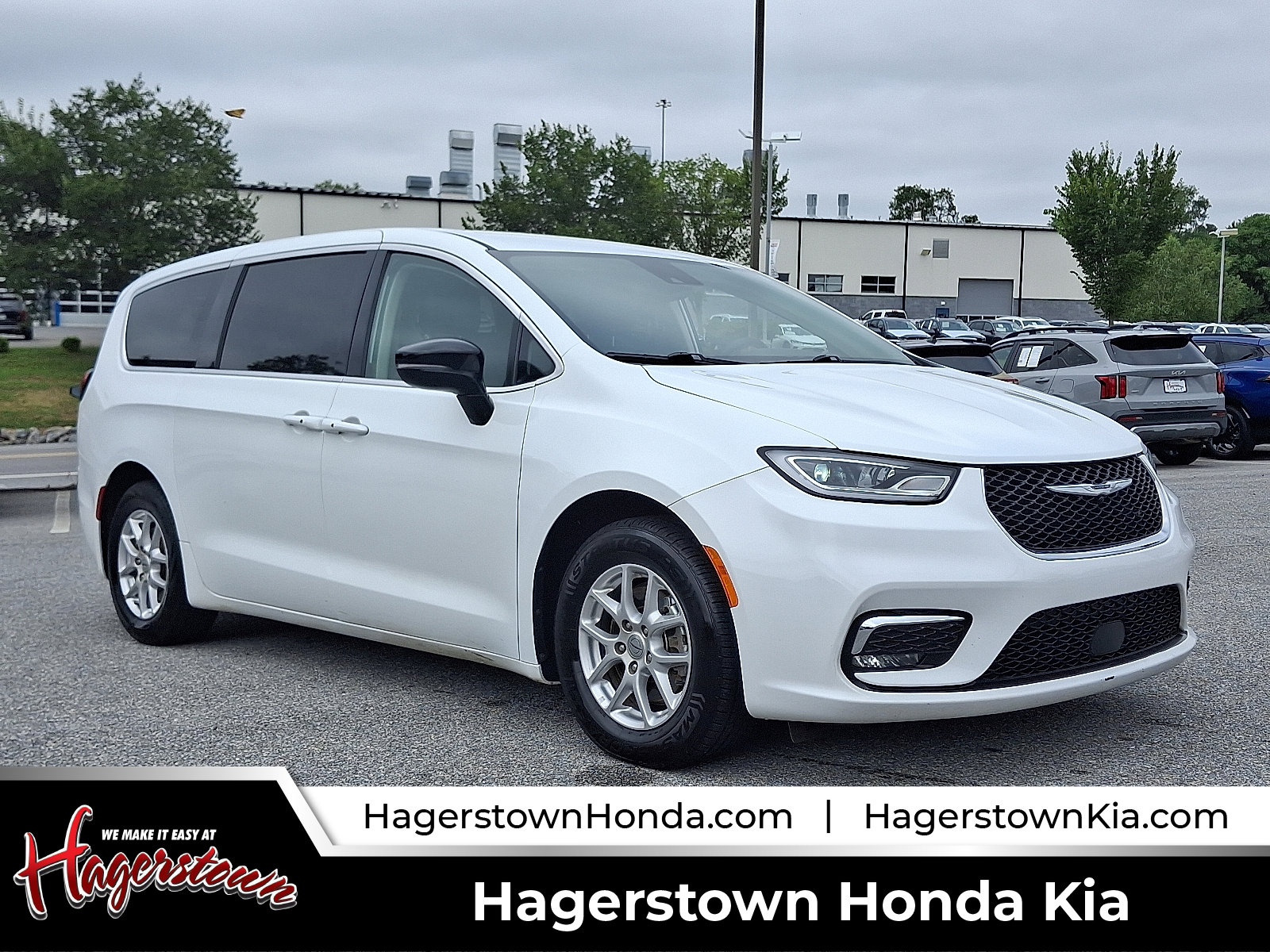 Used 2024 Chrysler Pacifica Touring-L