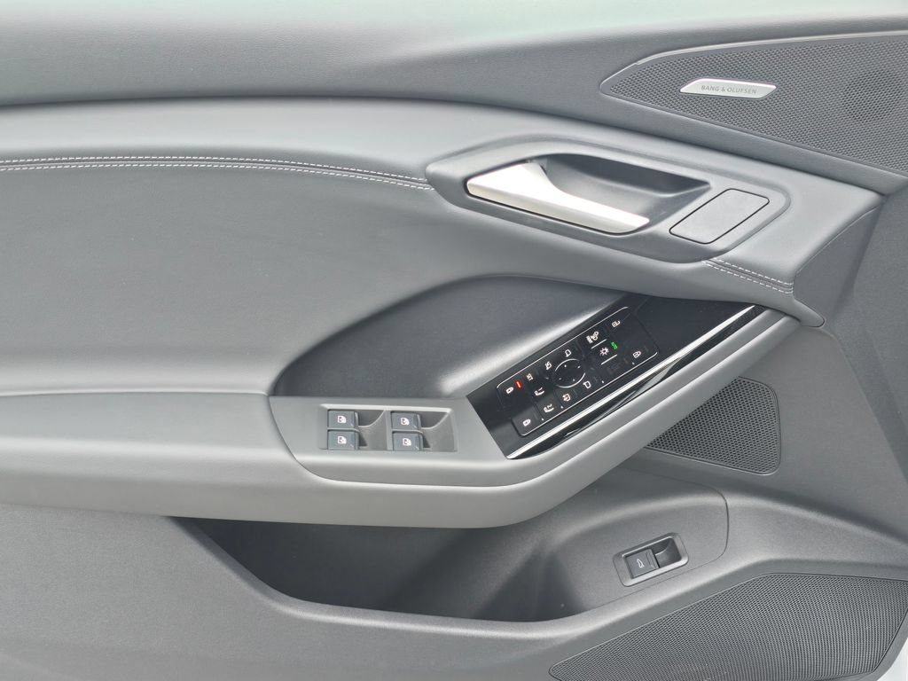 New 2027 Audi SQ6 e-tron Premium Plus AWD/4WD image 19