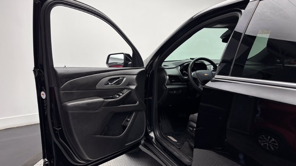 Used 2023 Chevrolet Traverse LT w/ LPO, Floor Liner Package AWD/4WD image 17