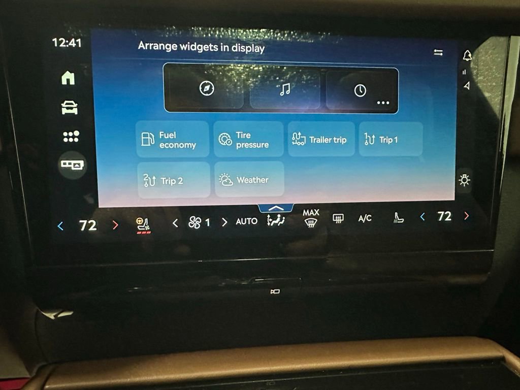 Used 2025 Lincoln Navigator Reserve image 32