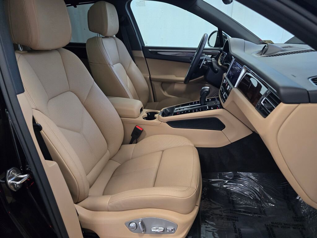 Certified 2025 Porsche Macan image 31