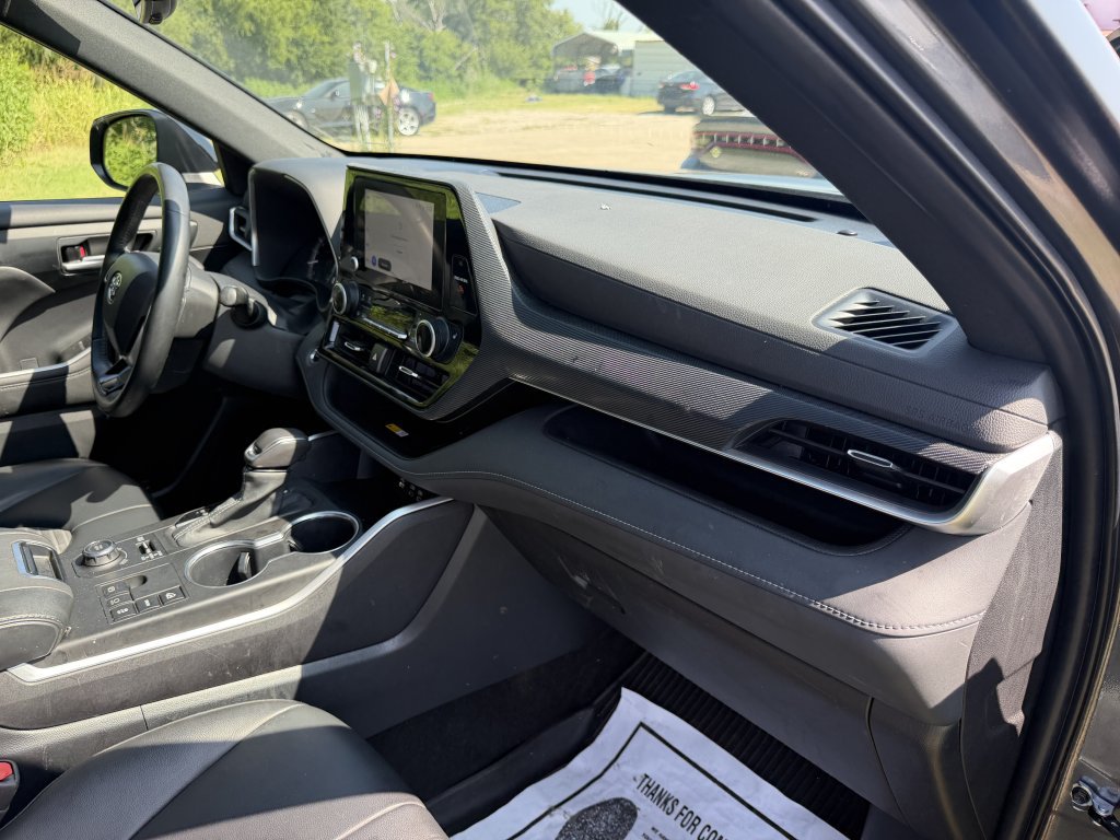 Used 2023 Toyota Highlander XSE AWD/4WD image 19