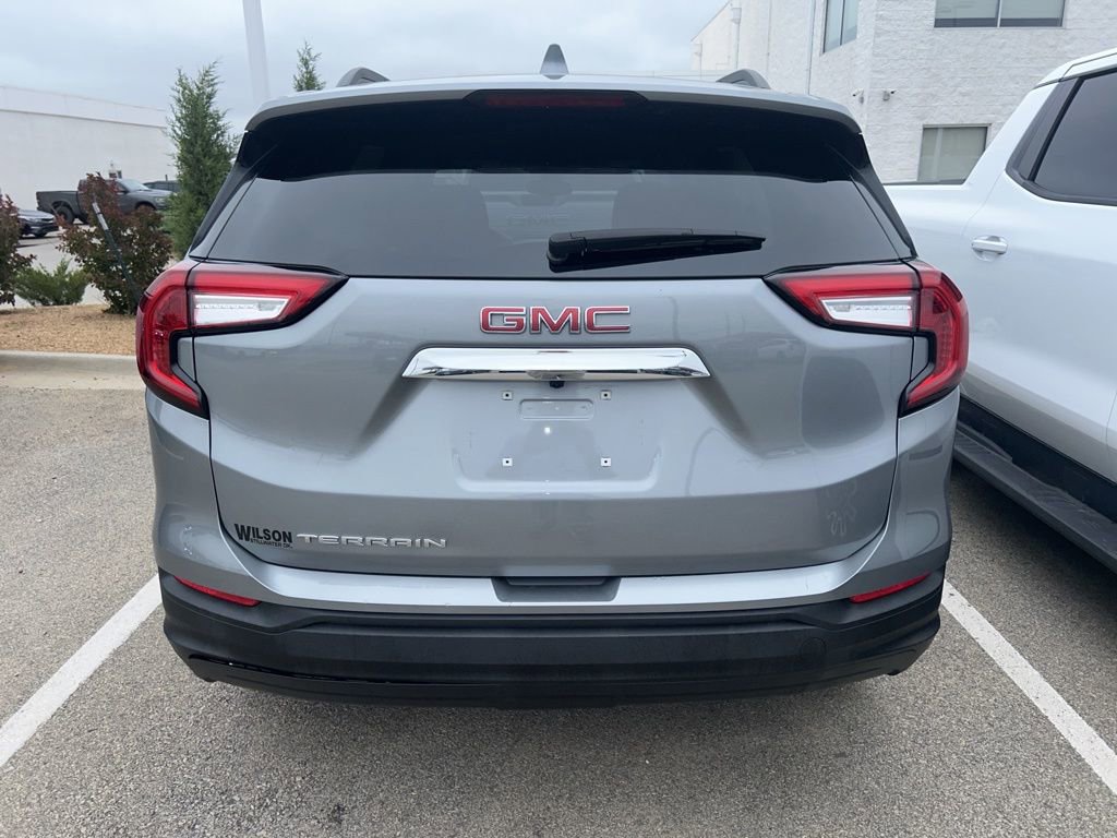 Used 2024 GMC Terrain SLE w/ Driver Convenience Package FWD image 10