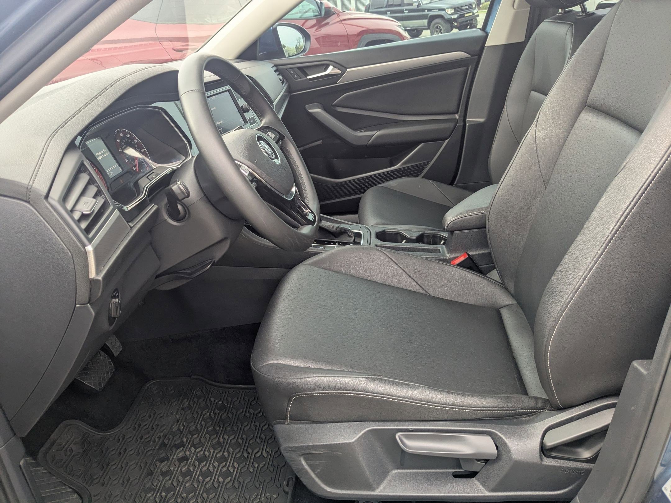 Used 2020 Volkswagen Jetta SE w/ SE Cold Weather Package image 14