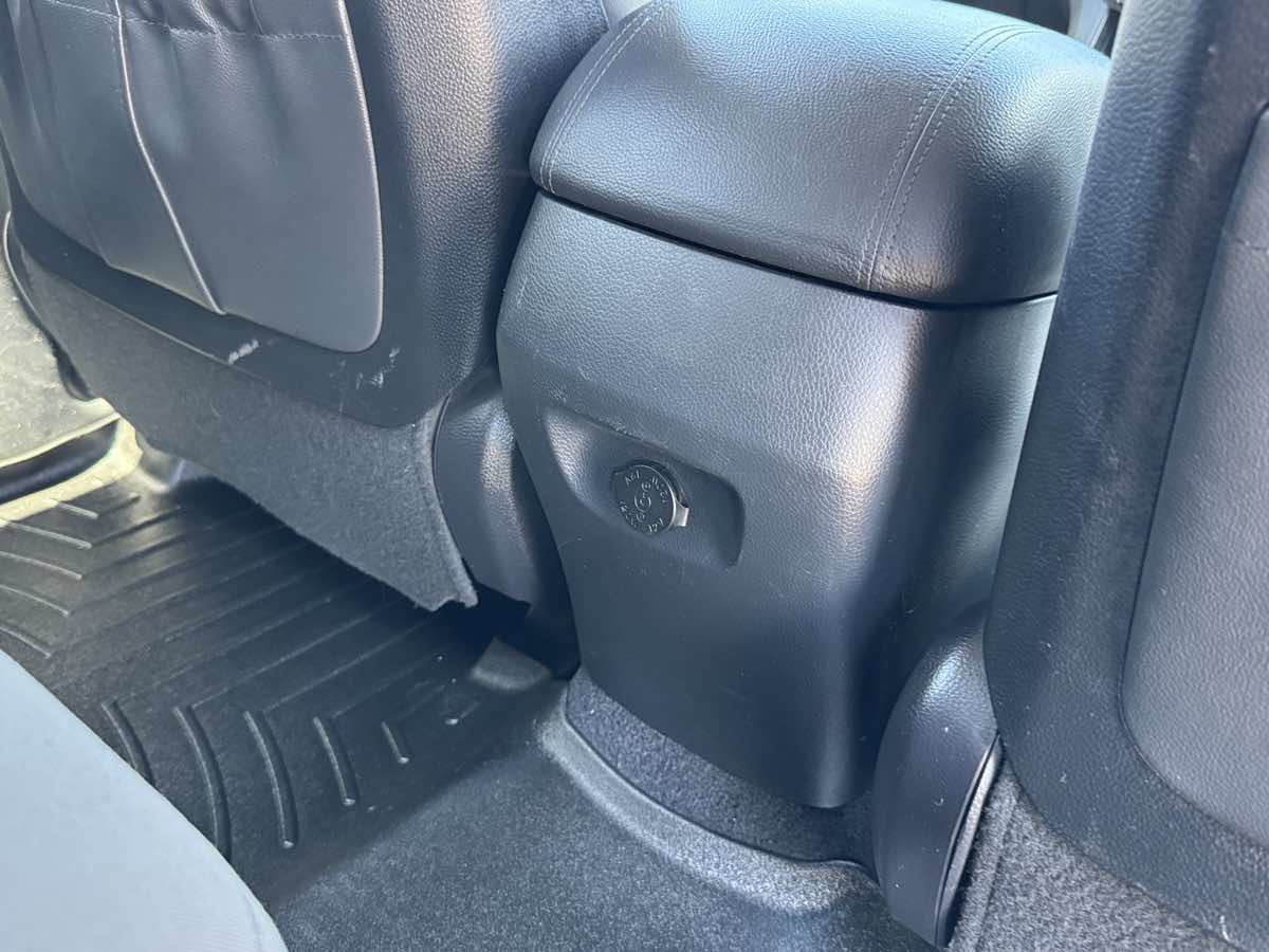 Used 2018 Hyundai Santa Fe Sport FWD image 18