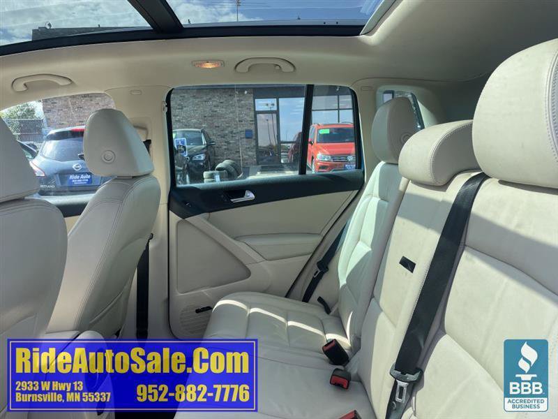 Used 2017 Volkswagen Tiguan SEL AWD/4WD image 12