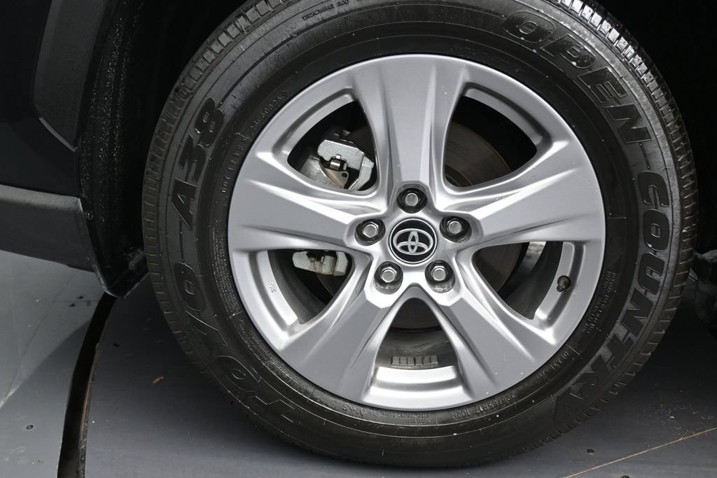 Used 2025 Toyota RAV4 XLE w/ Convenience Package FWD image 10