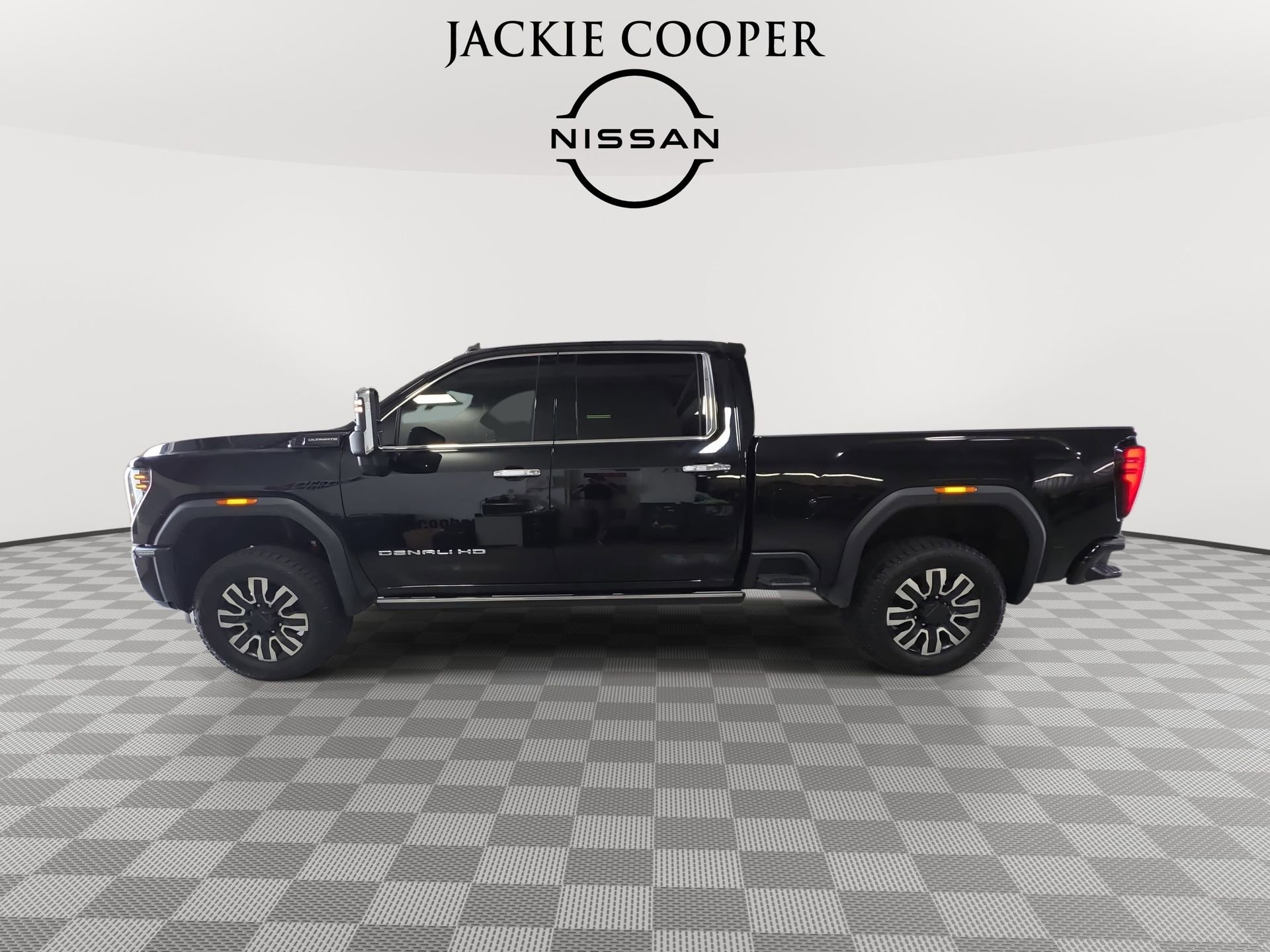 Used 2025 GMC Sierra 2500 Denali Ultimate w/ Max Trailering Package AWD/4WD image 8