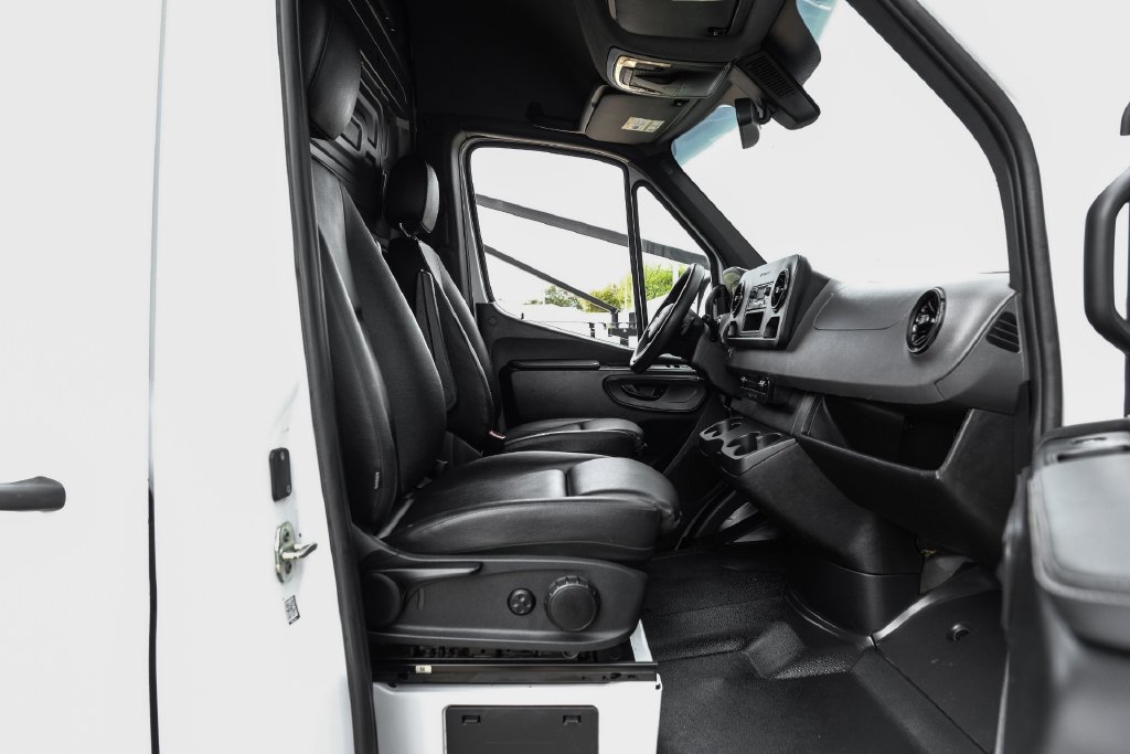 Used 2023 Mercedes-Benz Sprinter 2500 w/ Acoustic Package image 30