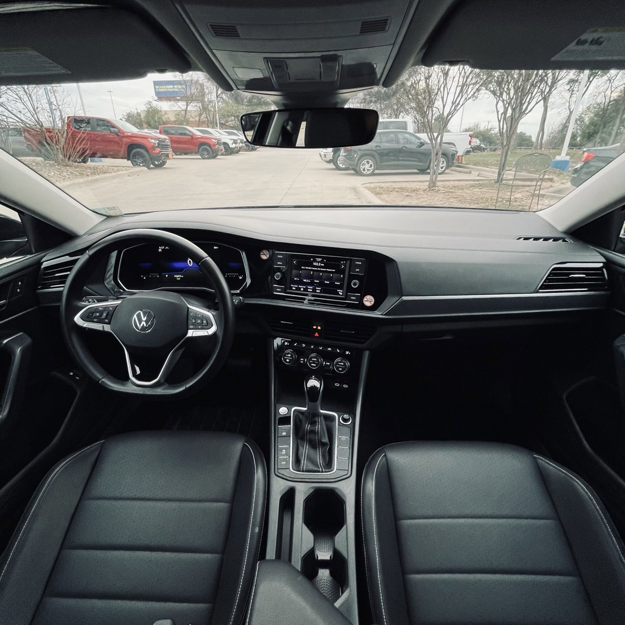 Used 2024 Volkswagen Jetta SE image 11